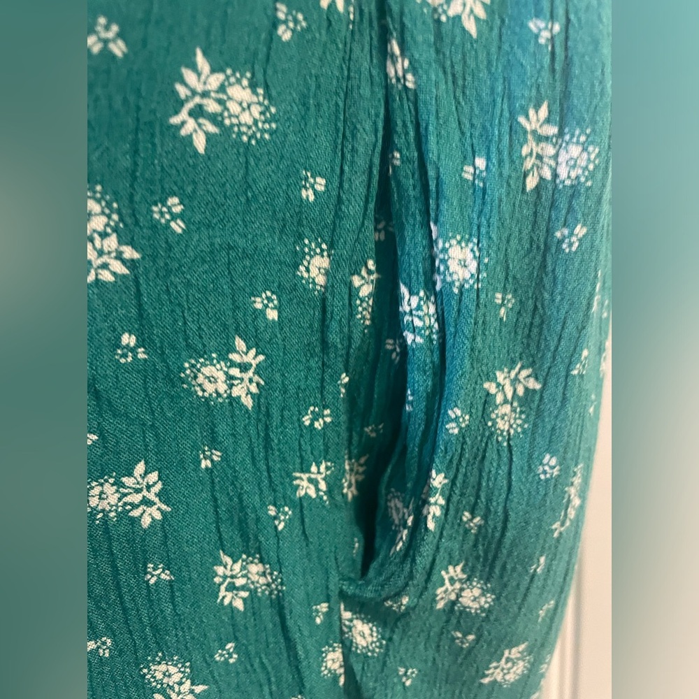 American Eagle small twist back green floral romper - Picture 4 of 5